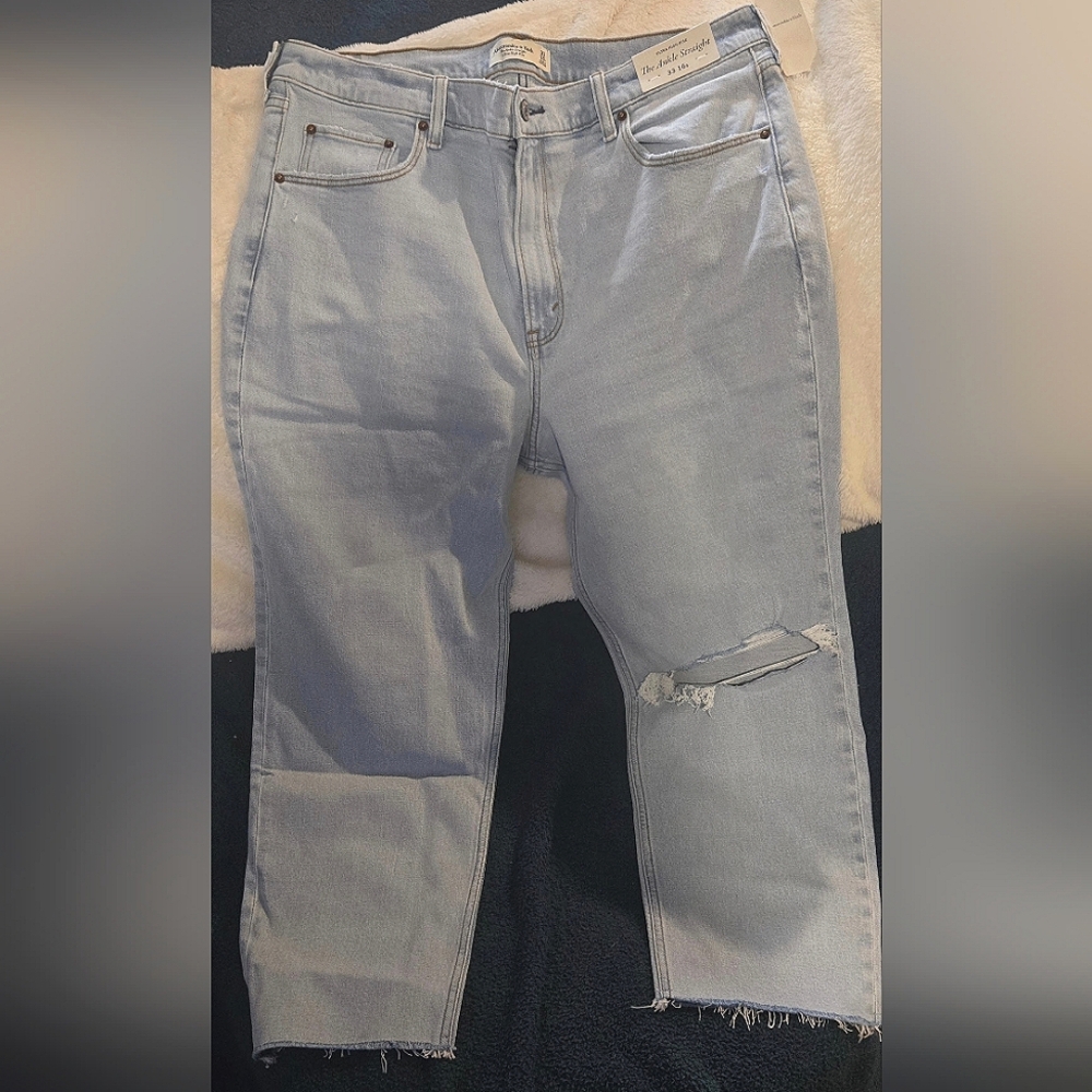 Never Worn Ultra High Rise Ankle Straight Abercrombie & Fitch Jeans